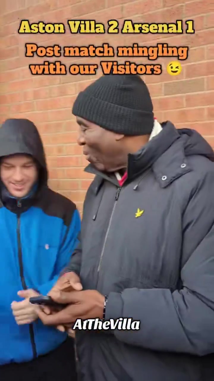 赛后维拉球迷对着AFTV博主高唱：再次获得第二名！