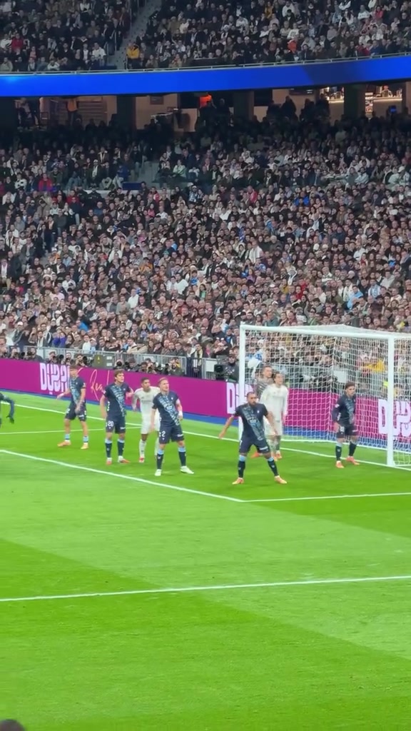 [足球]实拍：塞尔塔门将拉杜神扑力保球队击败皇马！国米球迷：