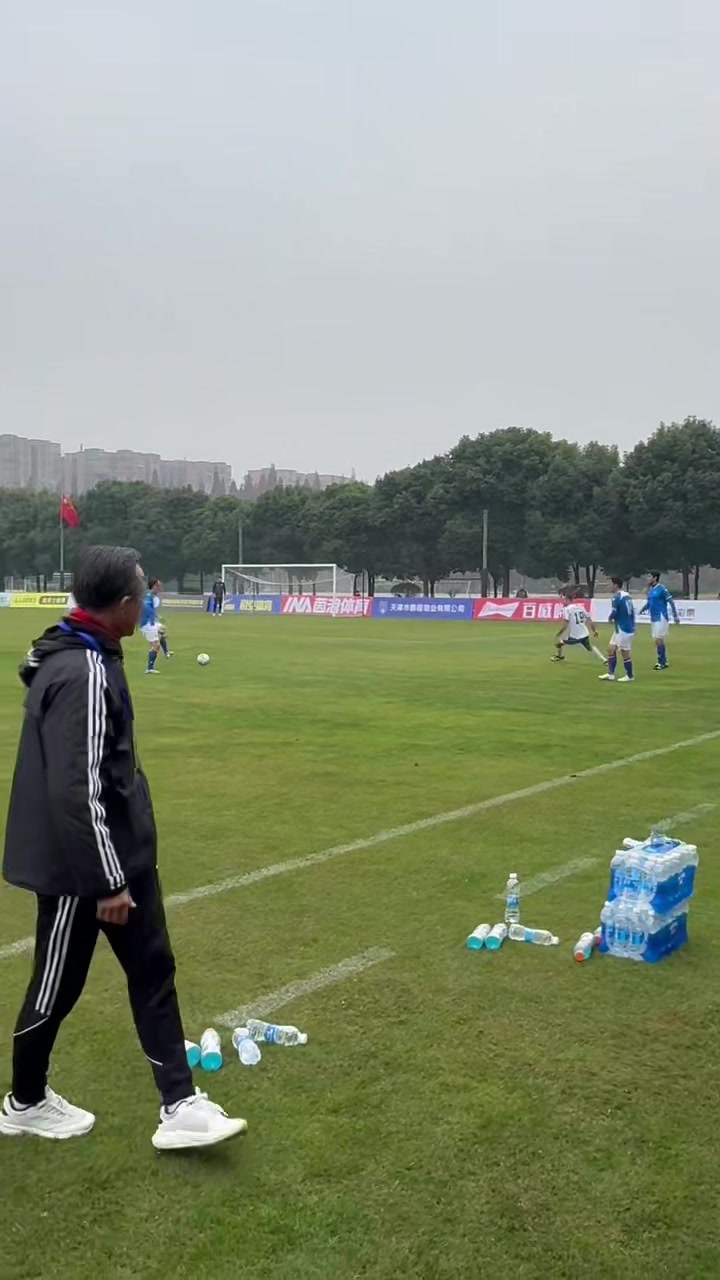 [体育视频]奚志康指挥时不忘奚落对方球员“骗”犯规：唉啥？你