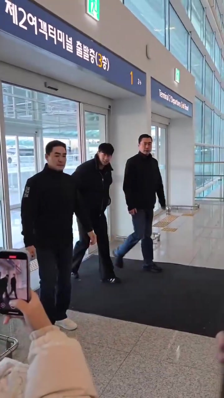 【赛场热镜】孙兴慜这发型梦回热刺“⭐新秀年”，既然来了就别走了