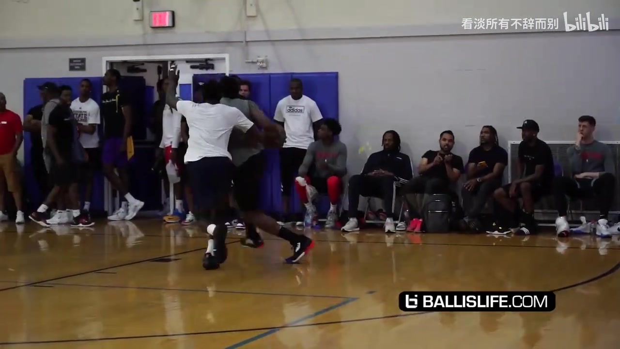 【今日精彩】当他开始胯下运球就进入了节奏！巅峰✨哈⬅️⭐登的进攻真是赏心悦目！