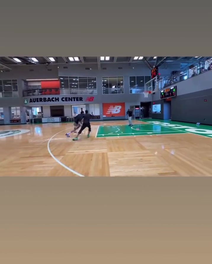 【推荐】离复出不远了吧？塔图姆已经可以做基础的对抗性训练了