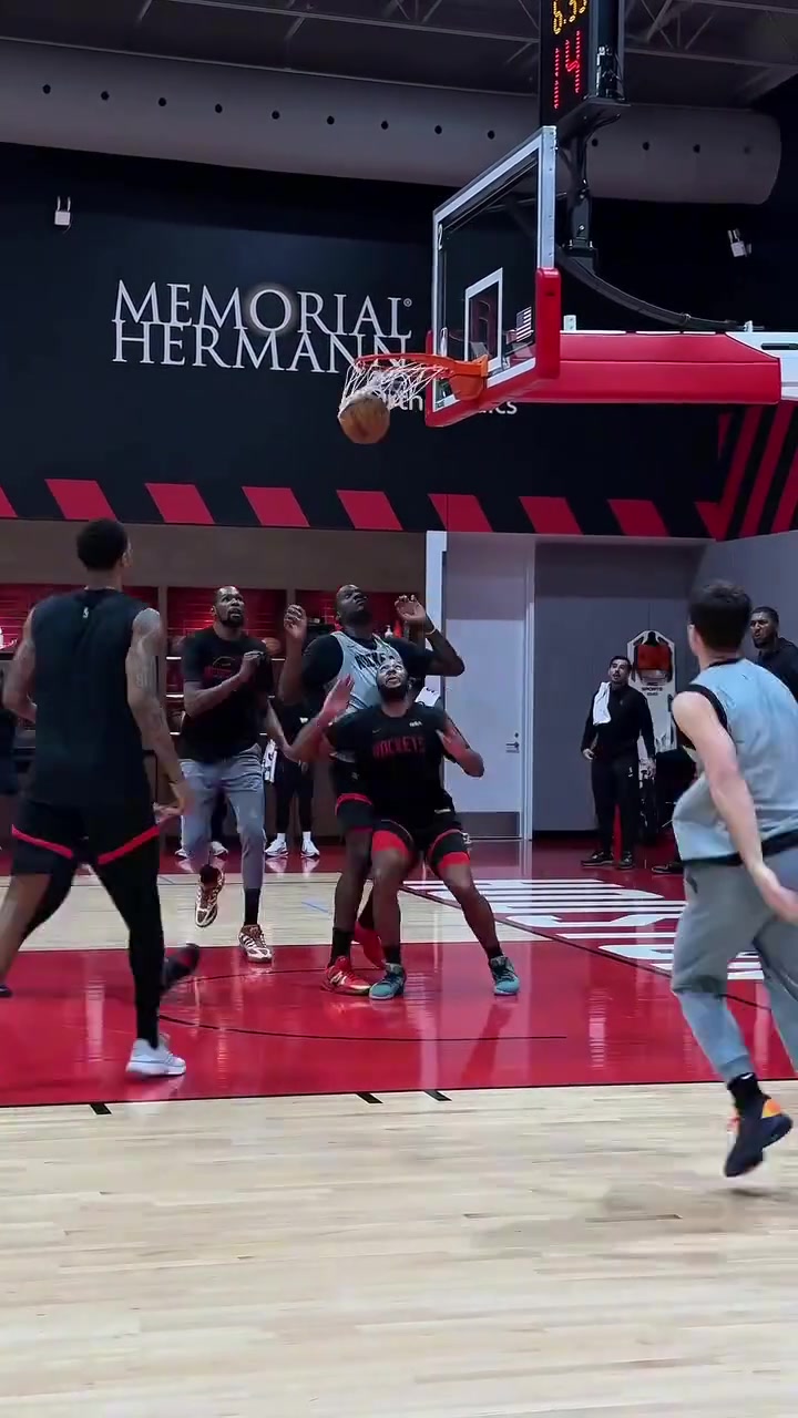 [球迷精选片段]火箭队训练❕！谢波德突破速度和变向节奏真好