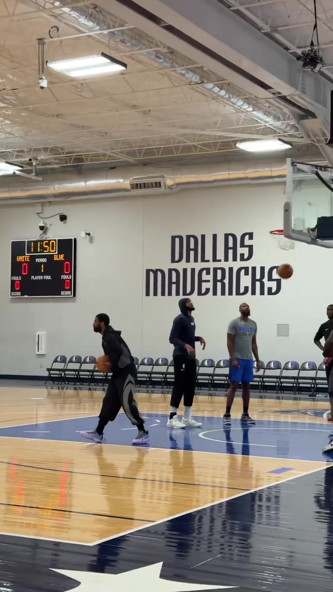 【球迷看点】凯里·欧文正在给安东尼·戴维斯送出助攻!期待他们