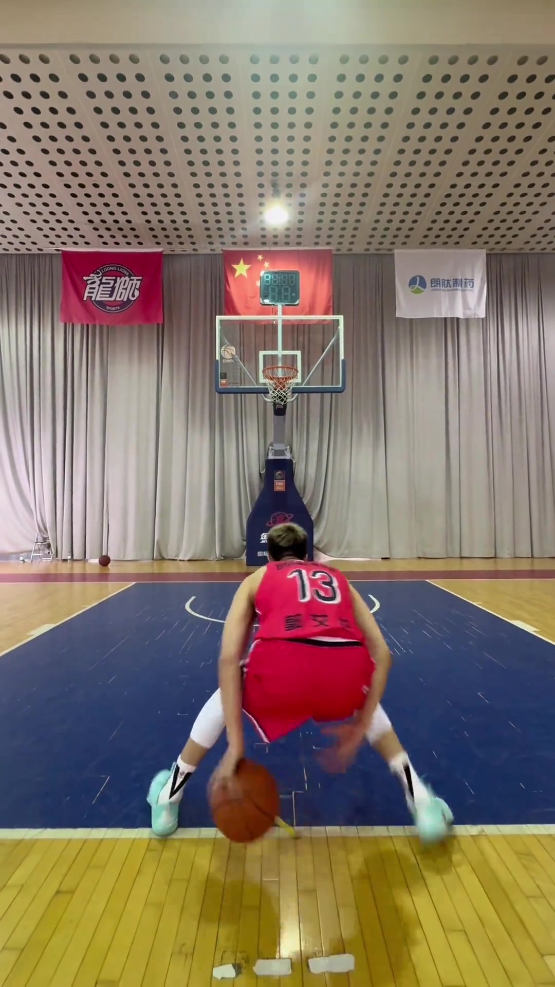 这运球基本功没得说！郭艾伦晒视频：第16个赛季给自己加油！！