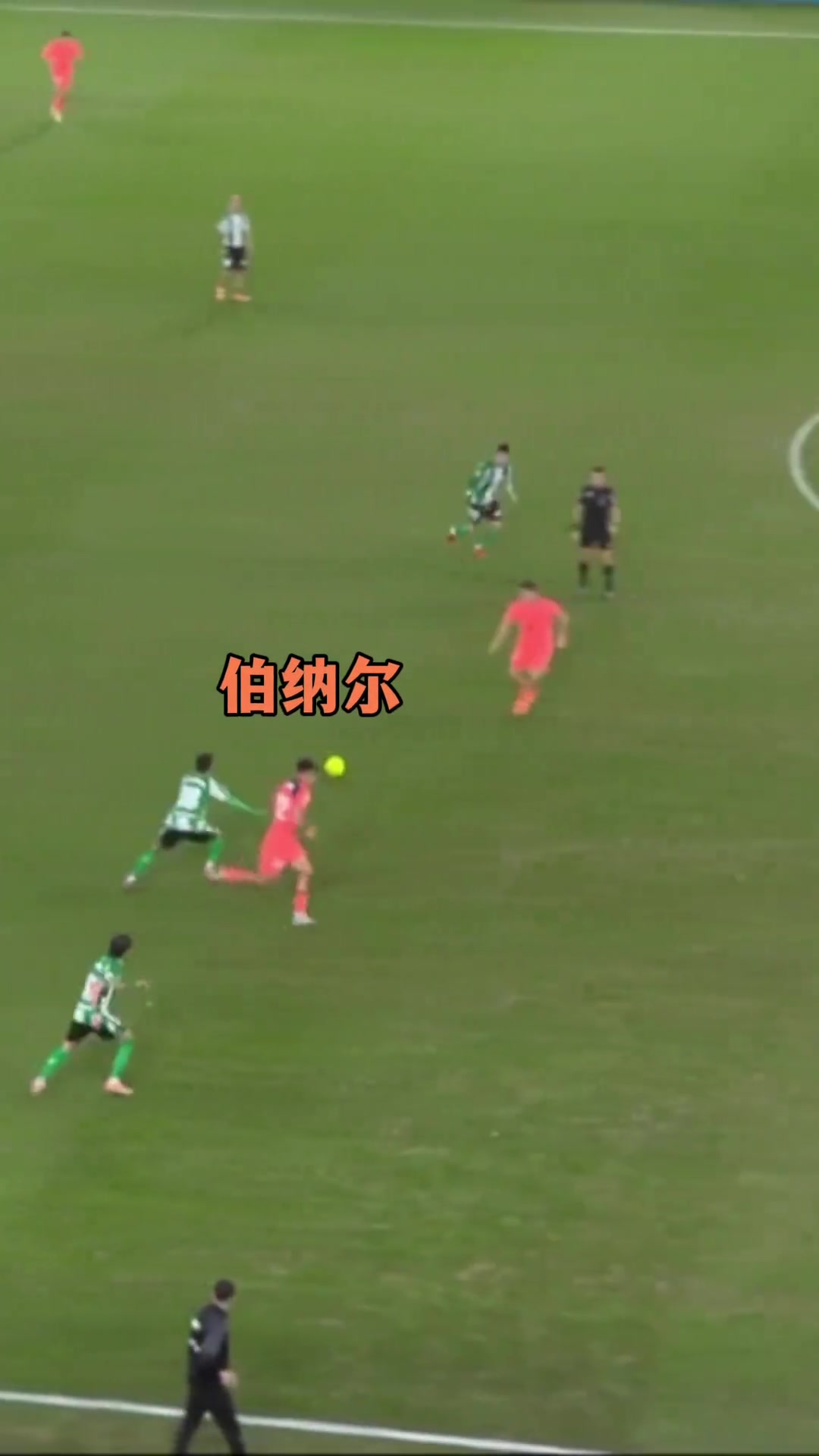 这身体要是发育好了前途不可限量啊！网友：他转身，巴萨由守转攻