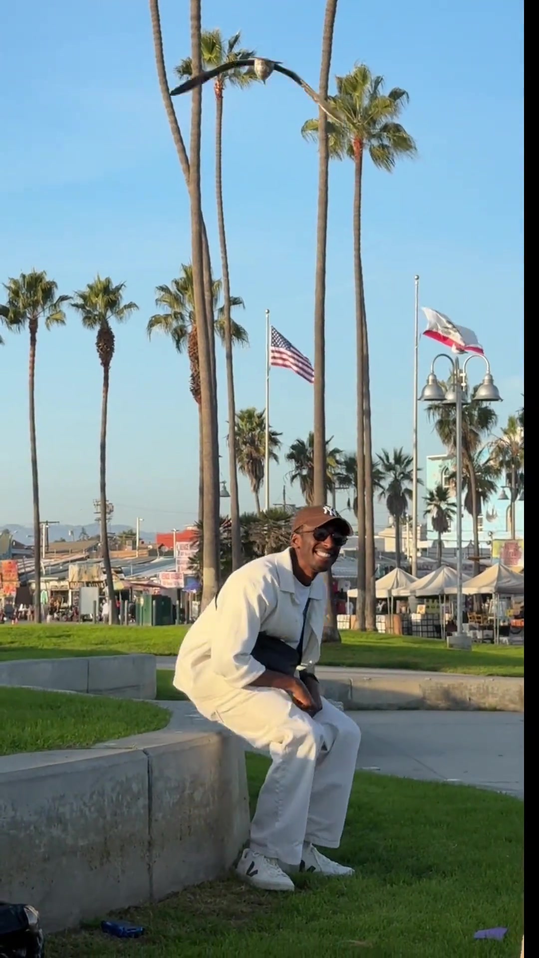 【瞬间剪辑视频】恍惚了…球迷晒在美国街头球场⬇️偶遇布莱恩特