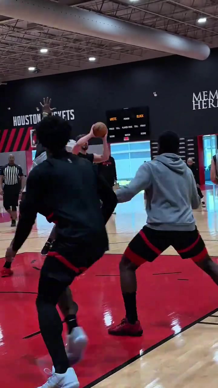 [视频/集锦]申京和阿门在训练中的默契配合！