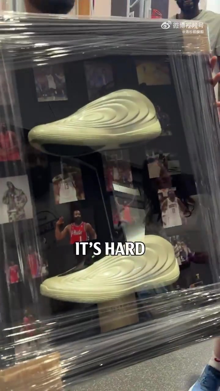 哈登收到最新第十代战靴&相框开心极了：我要把这挂在家里！