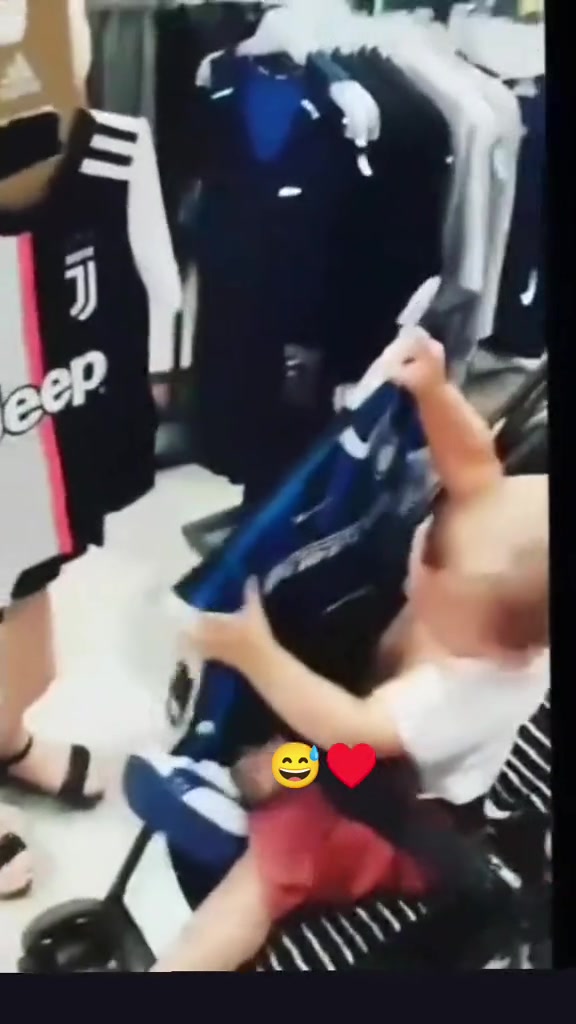 真内拉！这位小宝宝的蓝黑属性是天生的