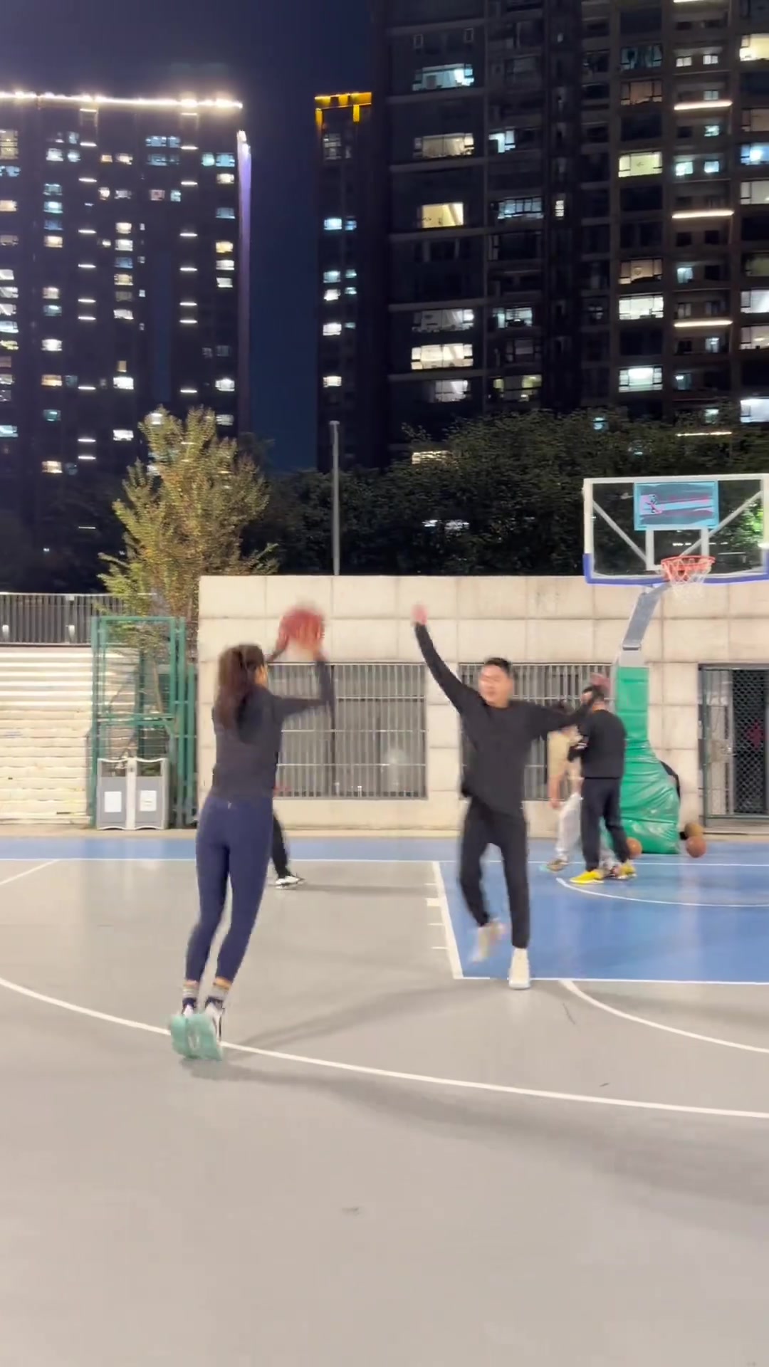 网红181石一童晒打半场视频：有助攻有三分有突破