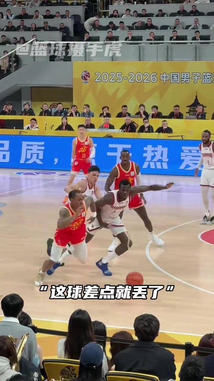 广厦新援雷琼·塔克这球风看上去有点炸啊，就是发型有点逗！