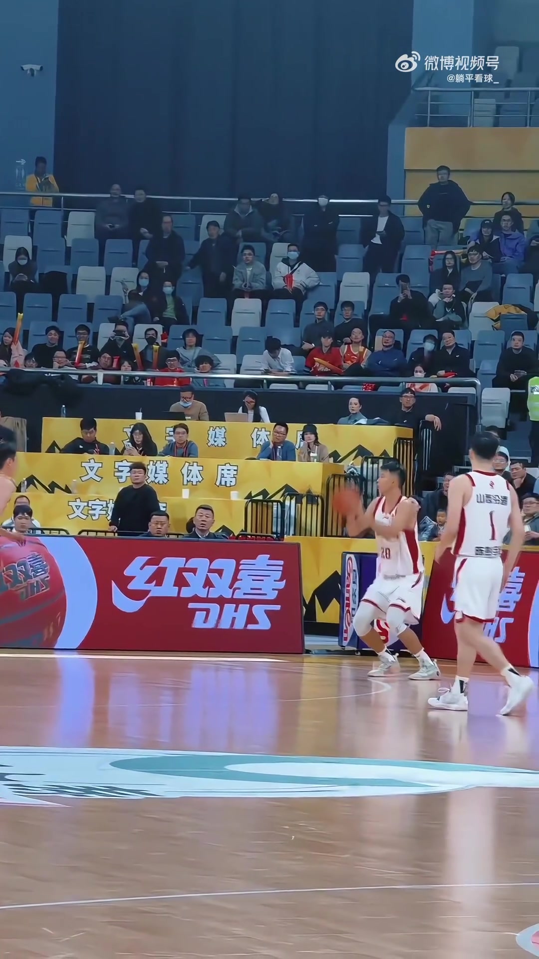 见证历史了！秦子龙底角三分飚进，打进CBA潜力赛首分！