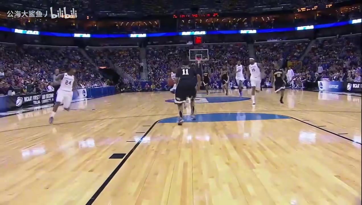 [今日视频]可惜没进化到最终形态！大学时期的考辛斯是怎么打球的？