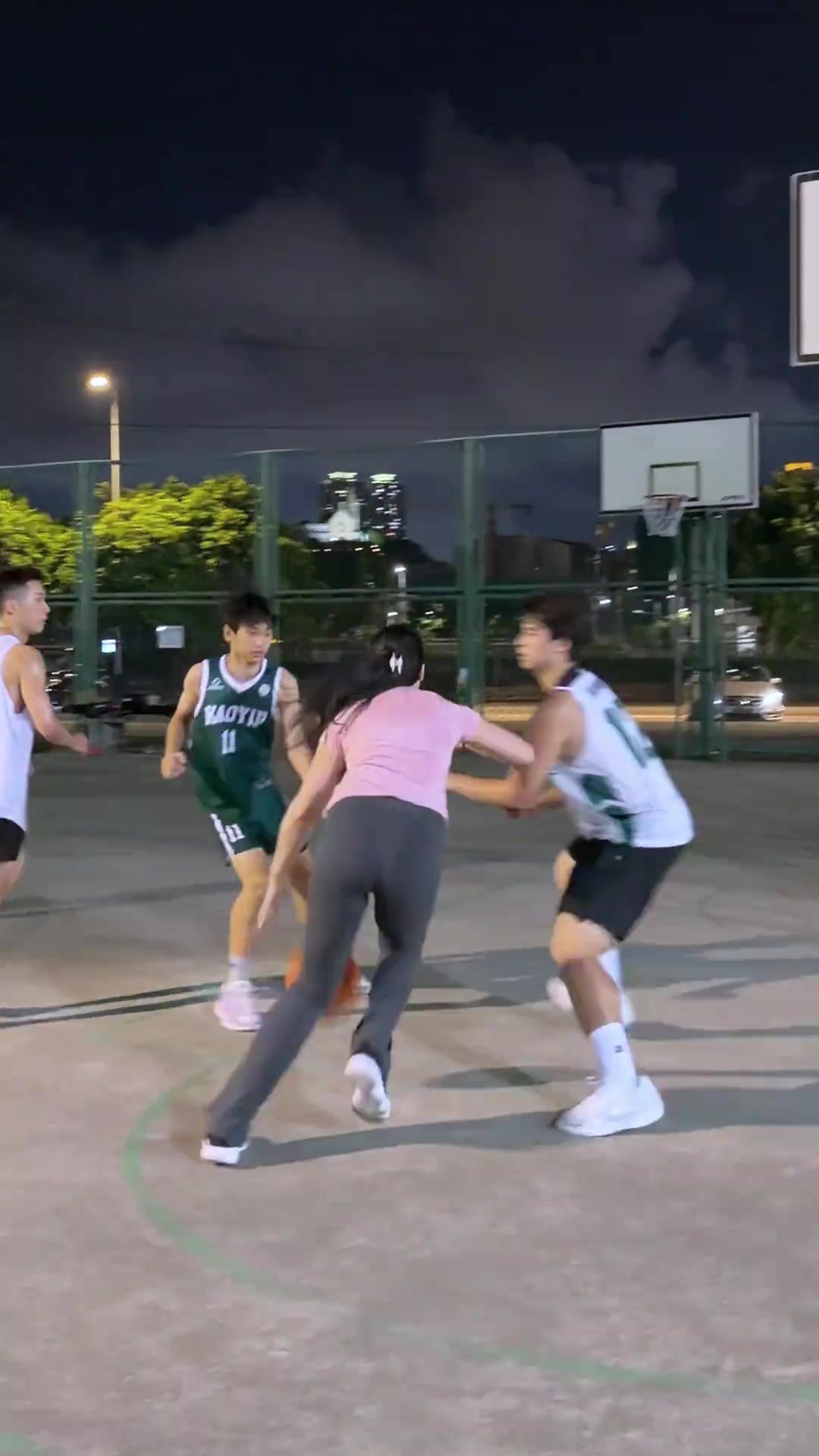 【你怎么看?】肘子姐和石一童来一场单挑,你更看好谁?