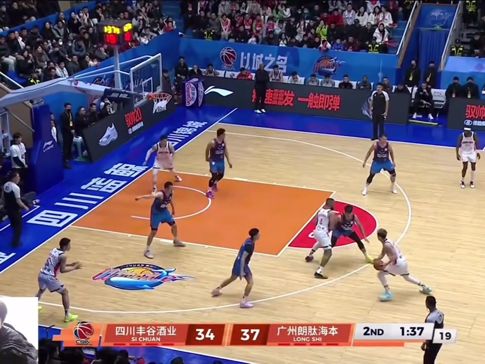 找回巅峰时的身手！郭艾伦第三节火力全开连取12分，势不可挡！