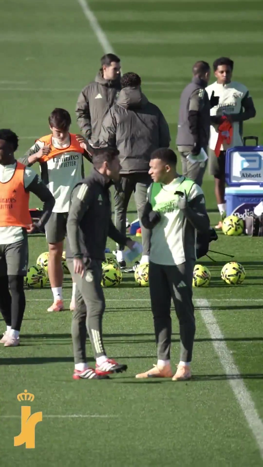 【精准剪辑】皇马训练，阿隆索与姆巴佩聊天，姆总这傲⭐娇的小表情