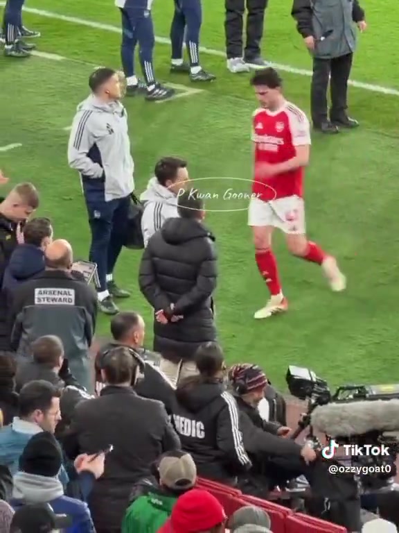 【视频】靠绝杀才赢狼队！赛后离场的赖斯非常生气