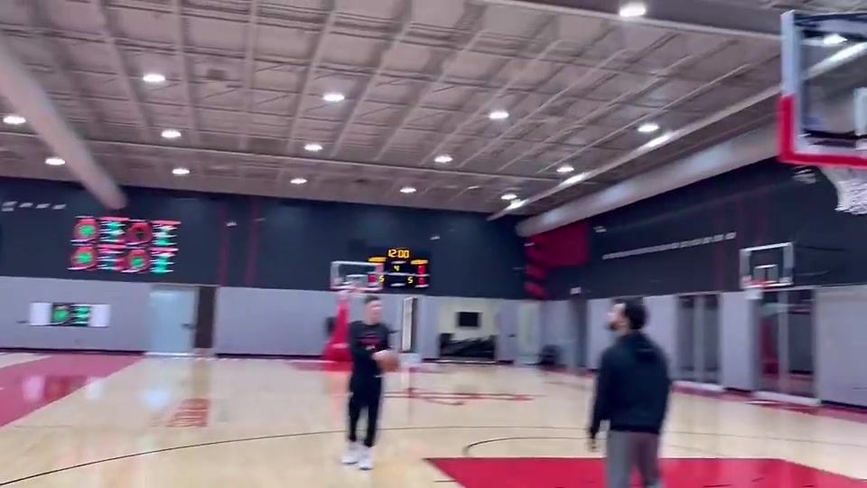 【推荐】好家伙，海王要变射手？亚当斯训练44秒内底角三分12