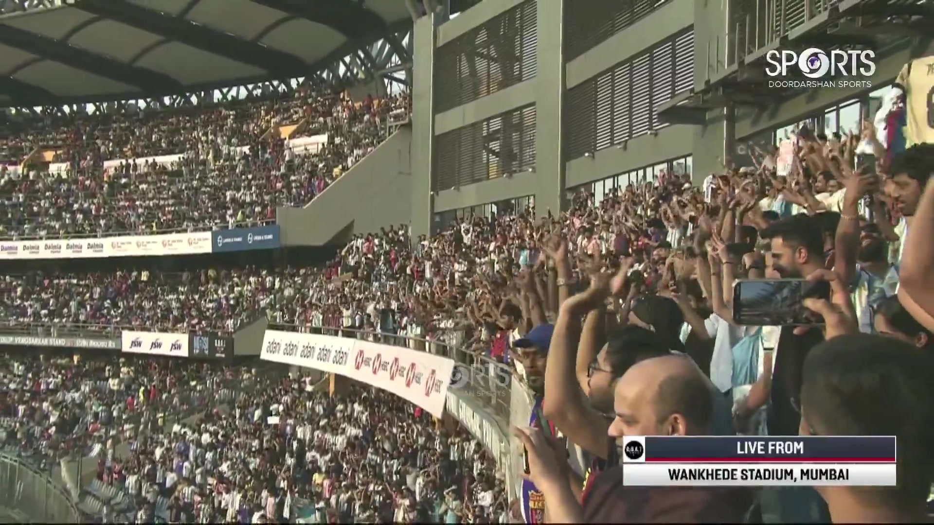 谁是GOAT？3.3万名印度球迷涌入球场高喊梅西名字