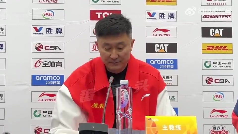 杜锋赛后：年轻球员拼劲不行、太软了，我接受不了，希望徐杰快点好起来