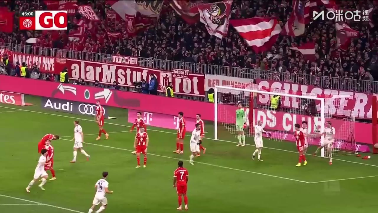 拜仁定位球失守！科兹洛乌斯基头球破门扳平！