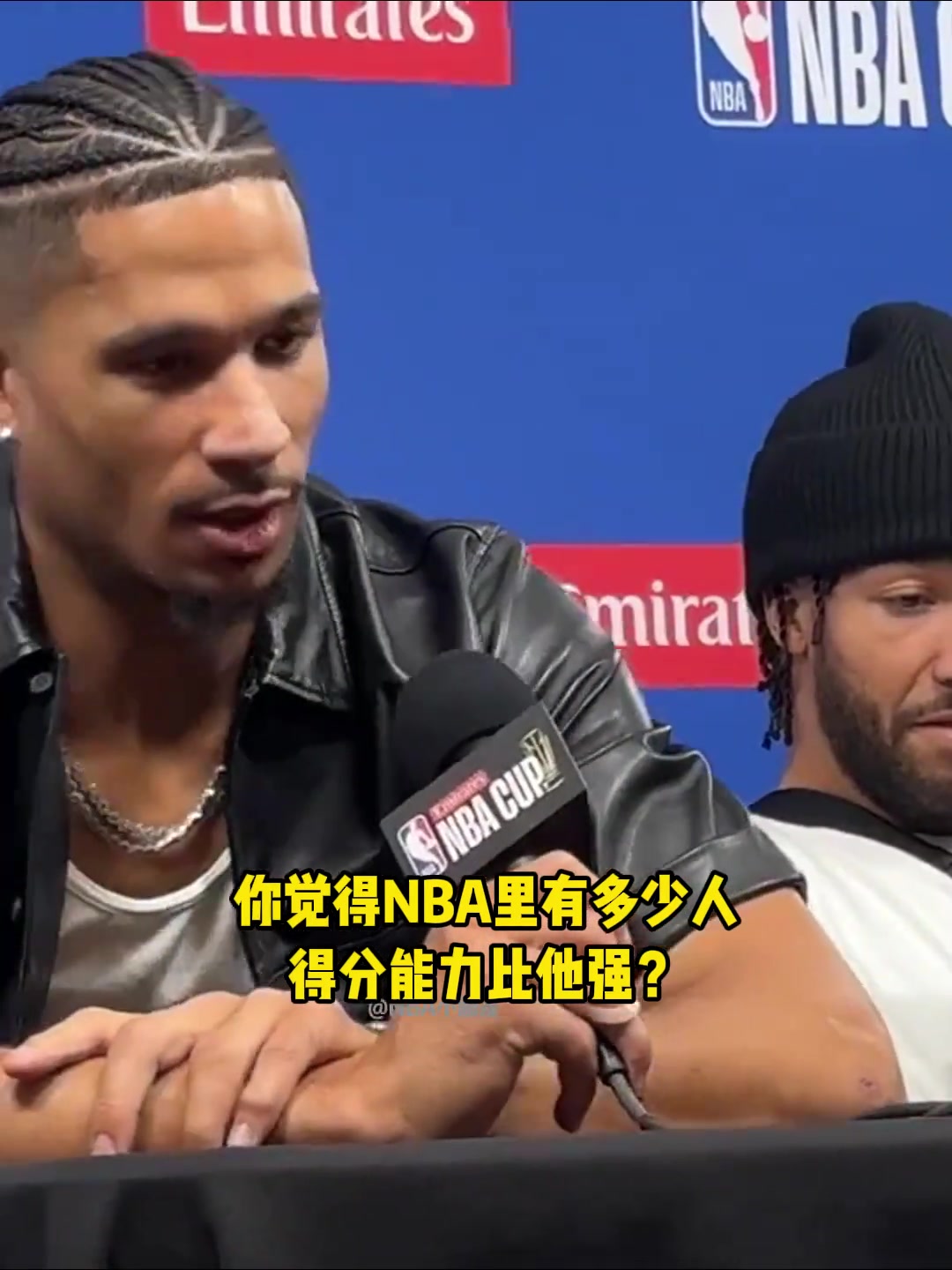 哈特调侃布伦森:很明显他头很大,脑子好使! 哈特调侃布伦森:很明显他头很大,脑子好使!