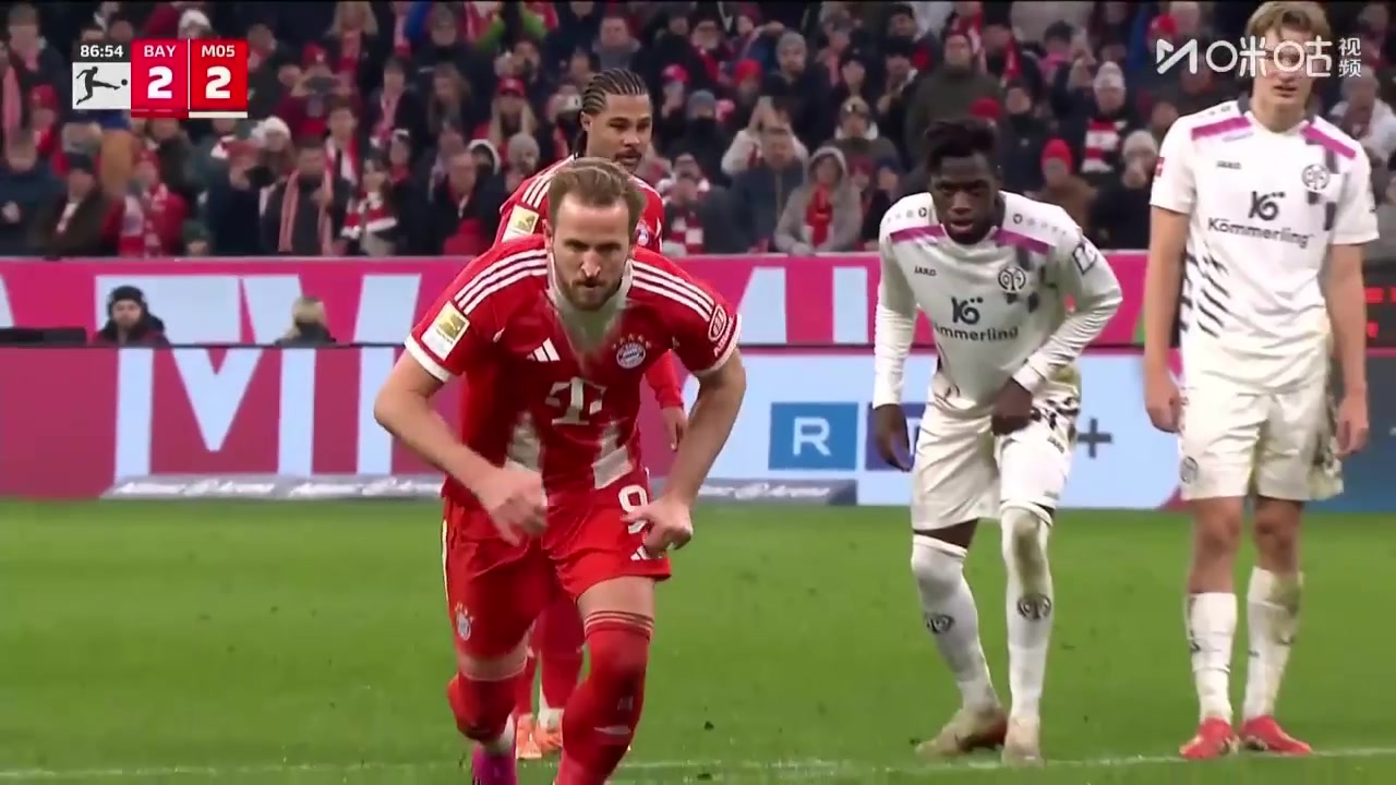 拜仁2-2扳平美因茨！凯恩造点亲自主罚轻松骗过门将命中！