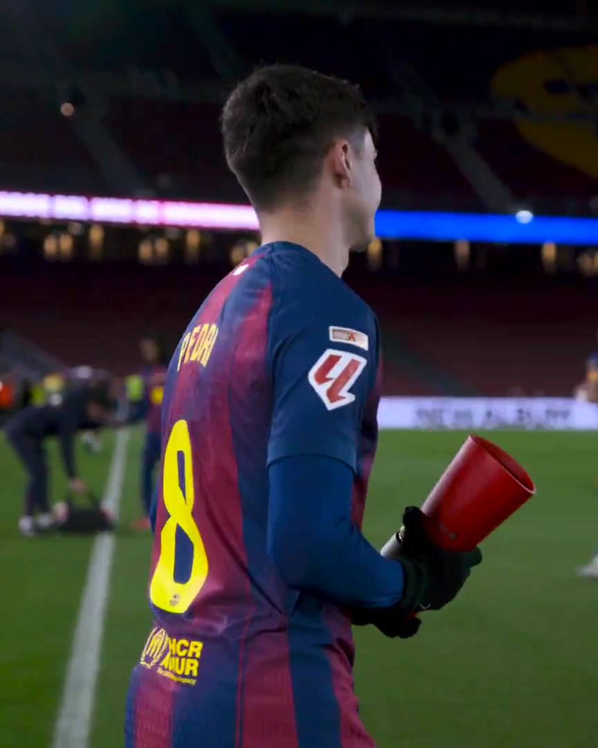 [足球]佩德里将西甲月度最佳奖颁给了亚马尔，他们俩在同一支球