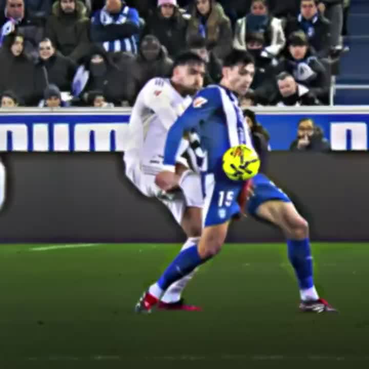 【赛场新说】⬆️爆蛋！⚾劳尔-阿森西奥防守时从背后❗踢到对手