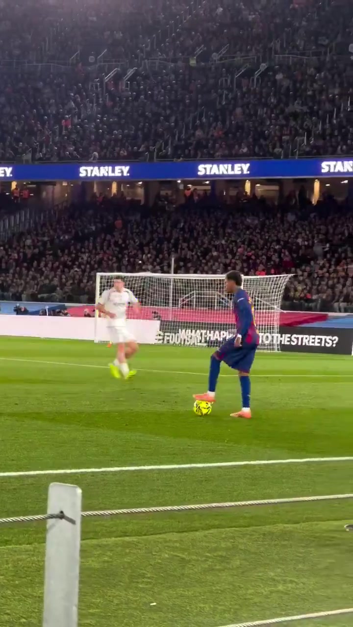 踩停球！亚马尔精彩停球让球迷欢呼