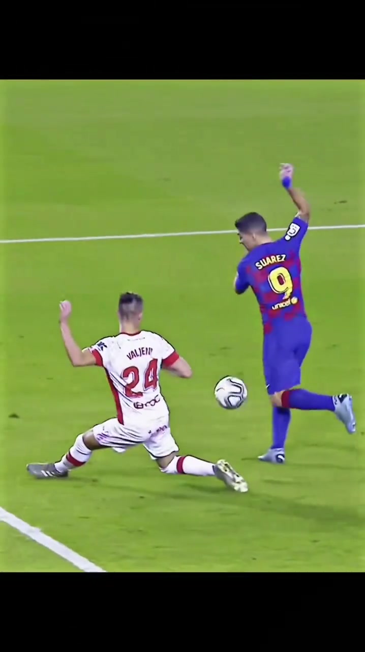 这就是历史级中锋一瞬间的反应！苏牙当年这一脚后跟是否惊艳到你