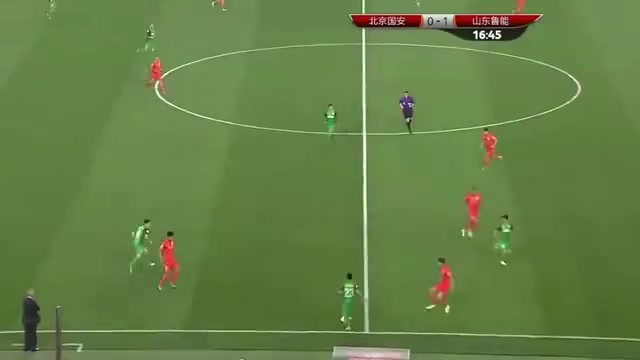 【中国男足】中超恶汉！当年戴琳连环踢惹怒对方，随后直接被撂翻在地