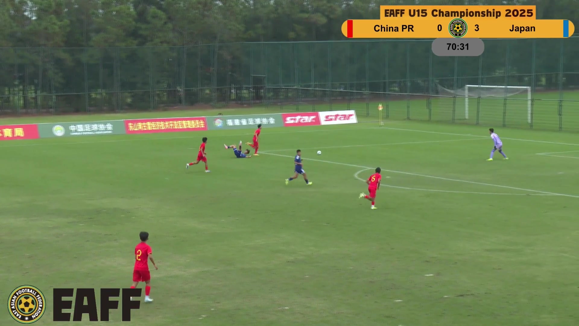 [推荐]黄牌？！国足U15在后场出球遭到日本队逼抢，无奈只能