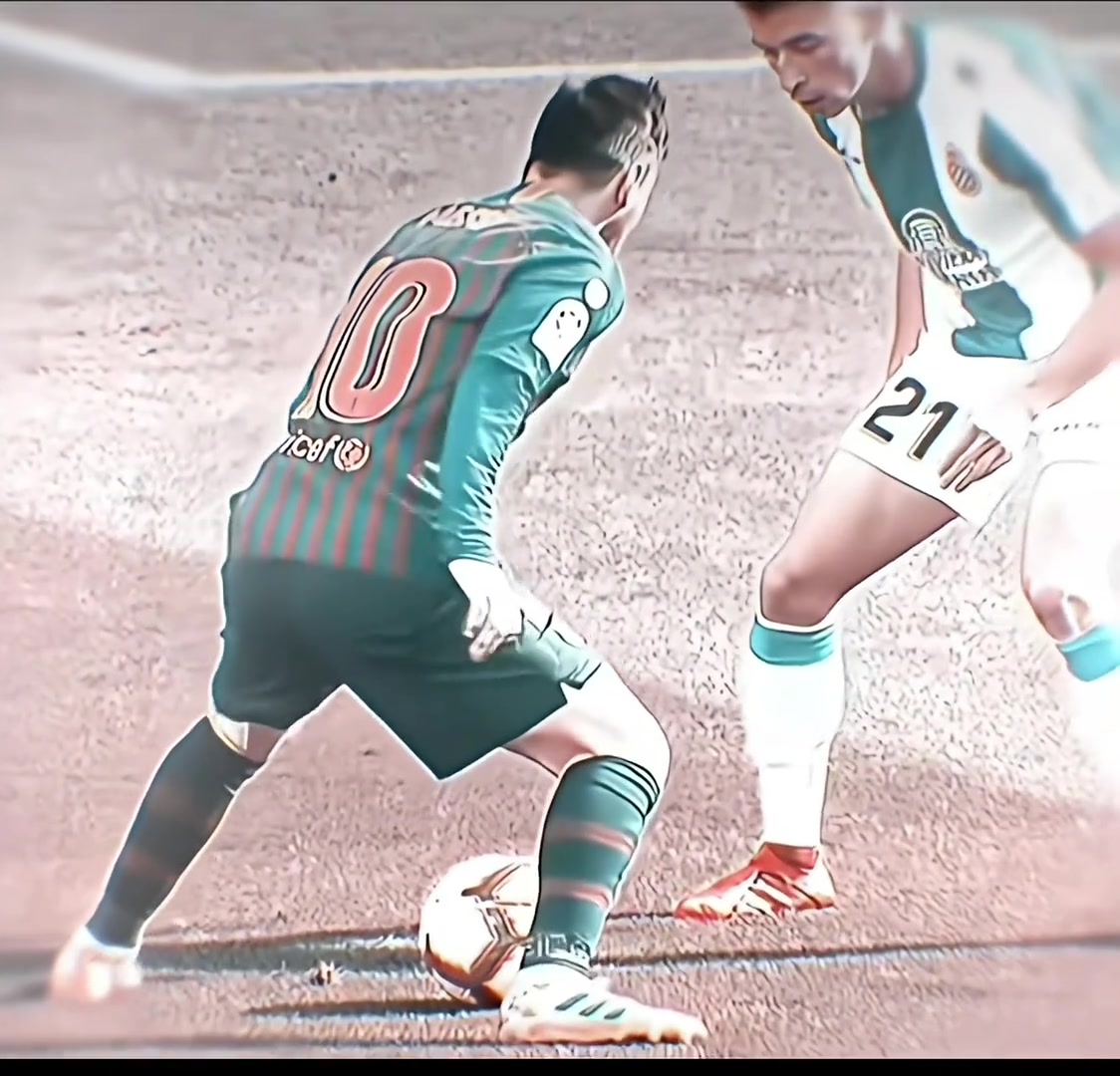 [球迷看点]梅西把以静制动玩到了极致，对方出脚的那一刻开始就