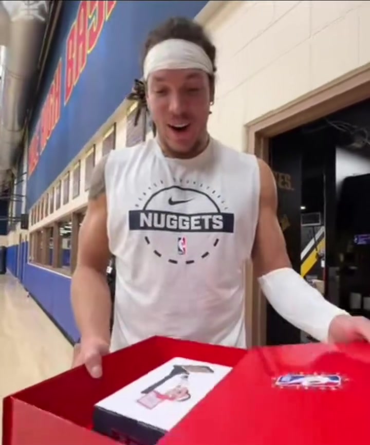 [值得一看]季后赛经典时刻！将戈登的补篮绝杀做成摇头娃娃送给