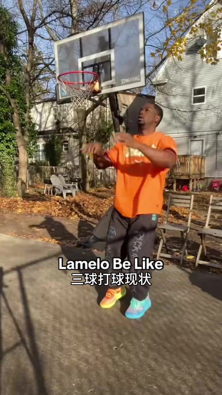 [最新焦点视频]⬇️太精髓了！外网网红恶搞：三球打球现状！⚽