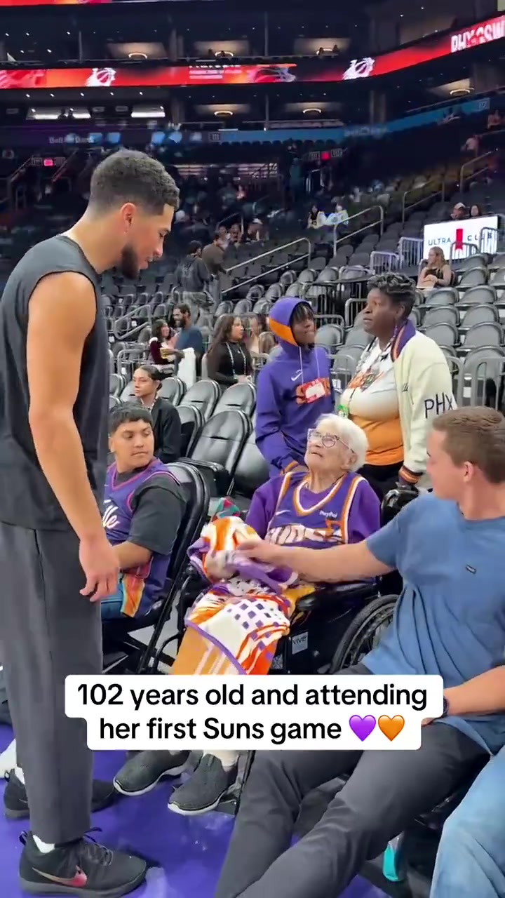 [球迷看点]太阳队场边惊现一位102岁的老球迷，这可真是宝藏