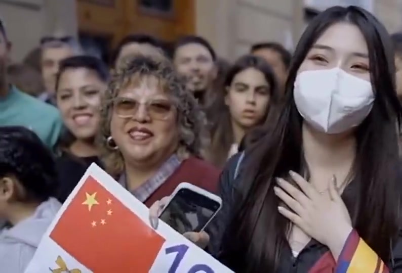 [体育视频]名场面！中国美女球迷：我爱你梅西，比爱我男朋友还爱