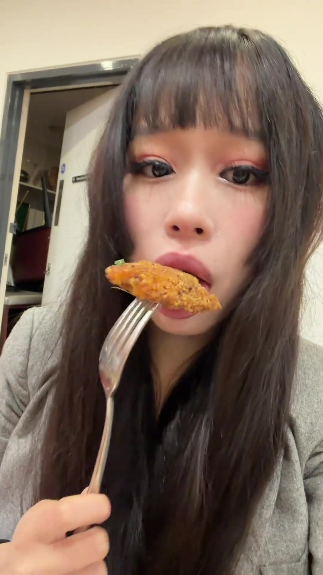 [体育视频]桑乔馋哭了！大老师带你吃曼联食堂英式中餐