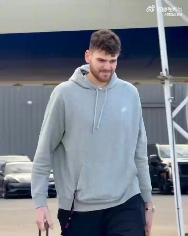 【篮球】连打两场！杨瀚森随队客场征战萨克拉门托 阿夫迪亚穿扮