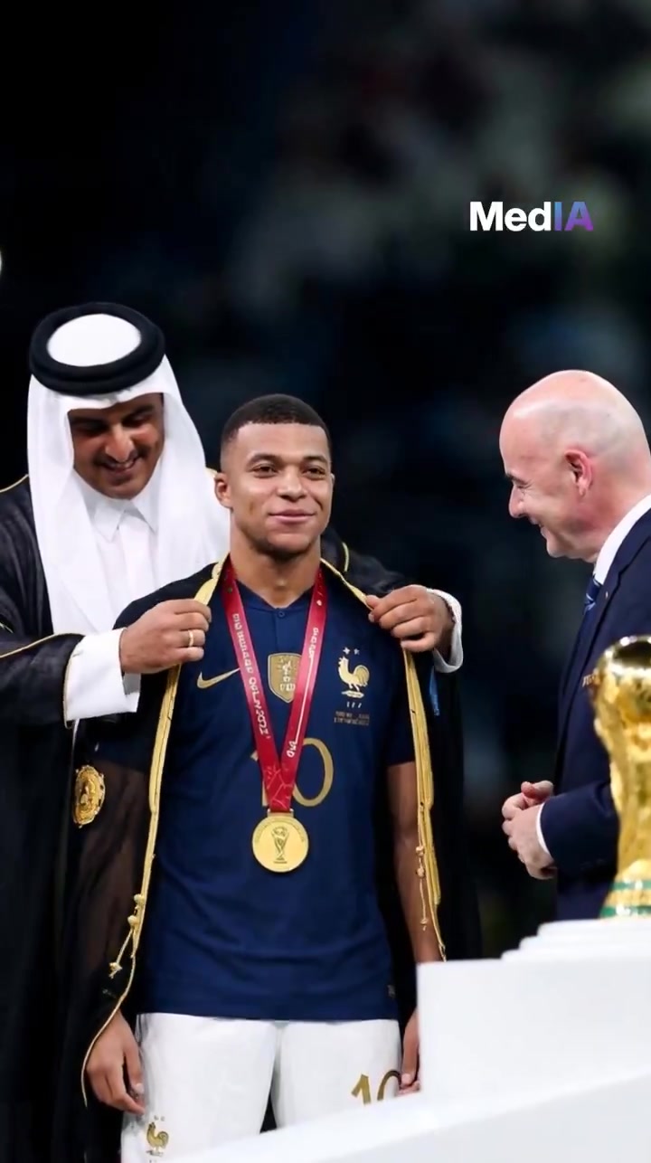 【法国】国外网友AI脑补：如果当时大马丁没有扑出法国队单刀，