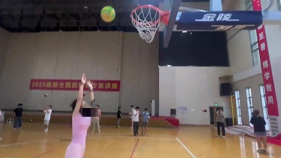 [推荐]看女大学生三步上篮，感觉手脚都不是自己的