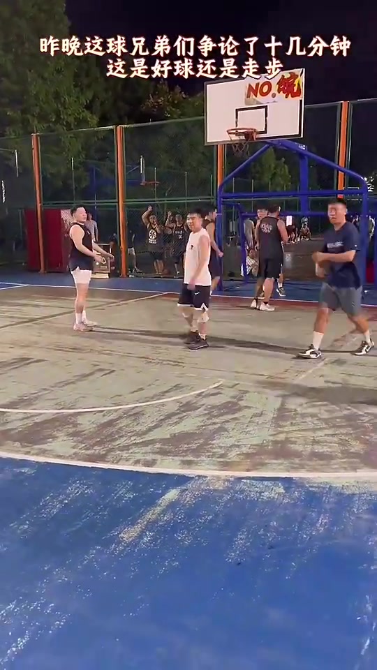 【NBA】真的懵圈了！吧友们来看看：这到底是好球还是走步？