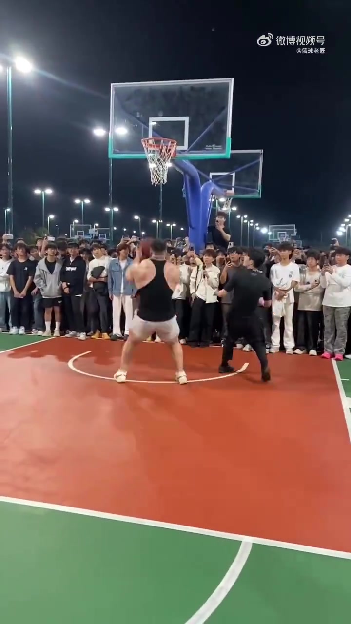 野球场遇到这样的胖子，你怎么防？