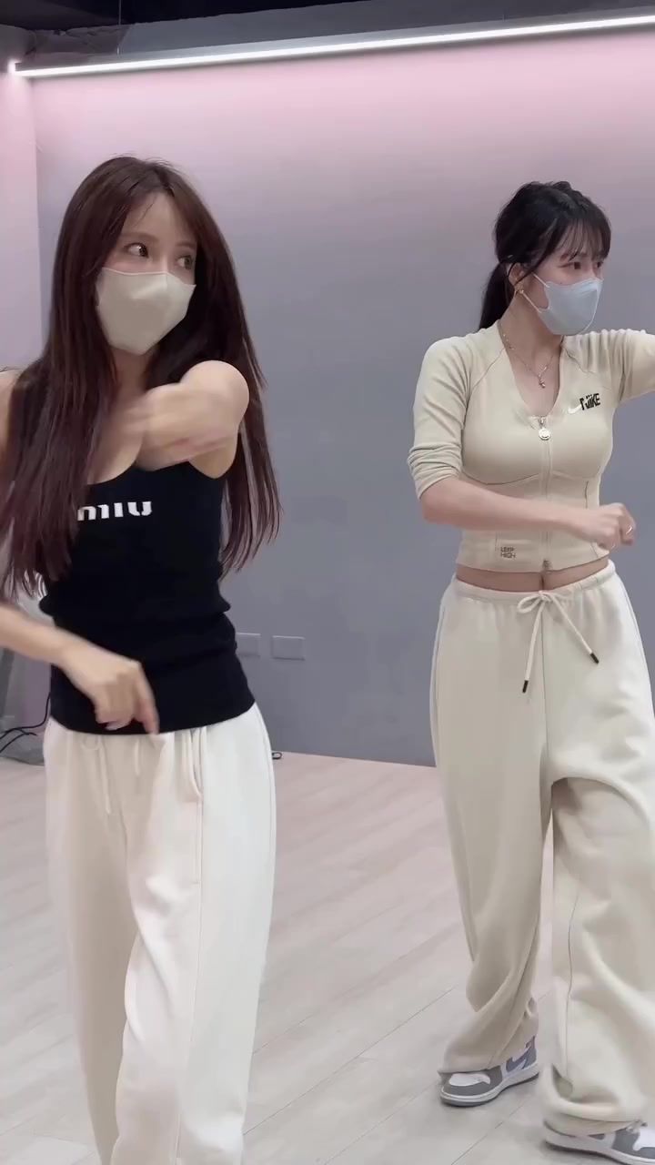 [集锦]很卖力宝岛联赛啦啦外援三上悠亚抵达当天，立马跟队长学