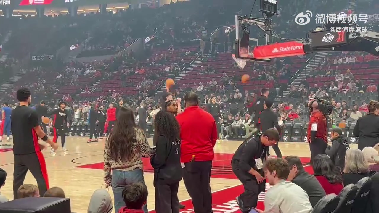 [值得一看]找找手感~杨瀚森赛前热身练习近筐小勾手左、右手都来~