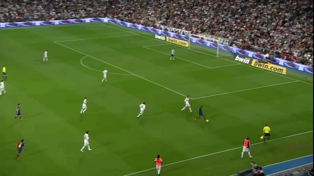 【推荐】经典转圈圈！名场面：哈维轻松化解防守合围，为梅西送出单刀！