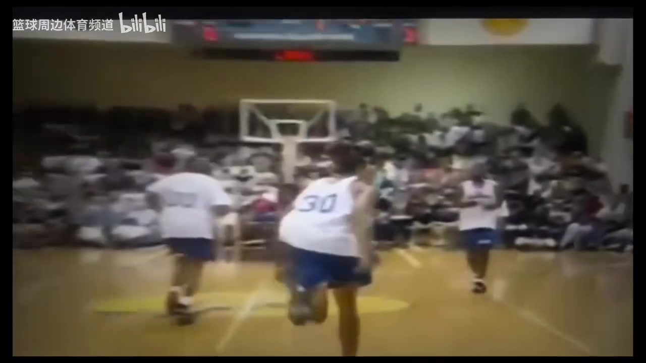 【籃球】?jì)蓚€(gè)未來(lái)頂級四號位！子彈隊當年的訓練賽：韋伯vs華萊士！