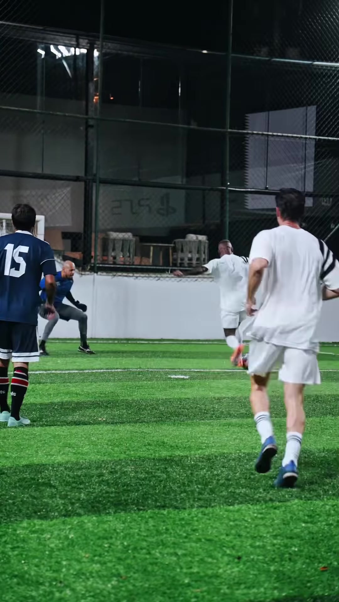 【推荐视频】这51岁？！泽罗伯托踢完球还能做个卷腹，简直有用